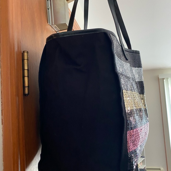 VS overnight tote - Picture 3 of 4